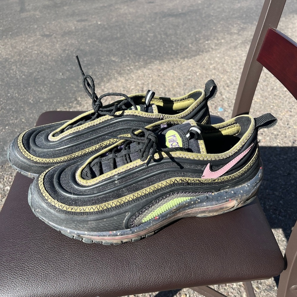 Men’s Nike sneakers